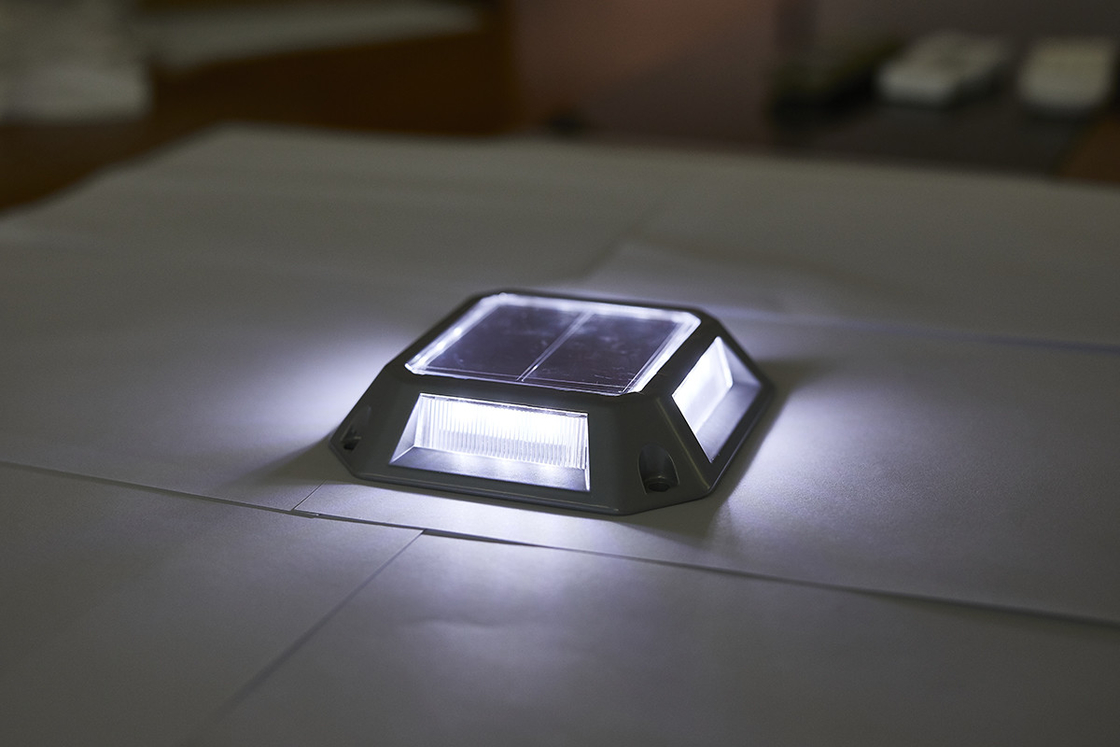 Luz accionada solar brillante 1.2V Marine Deck Driveway al aire libre 1200MAH del muelle del cuadrado