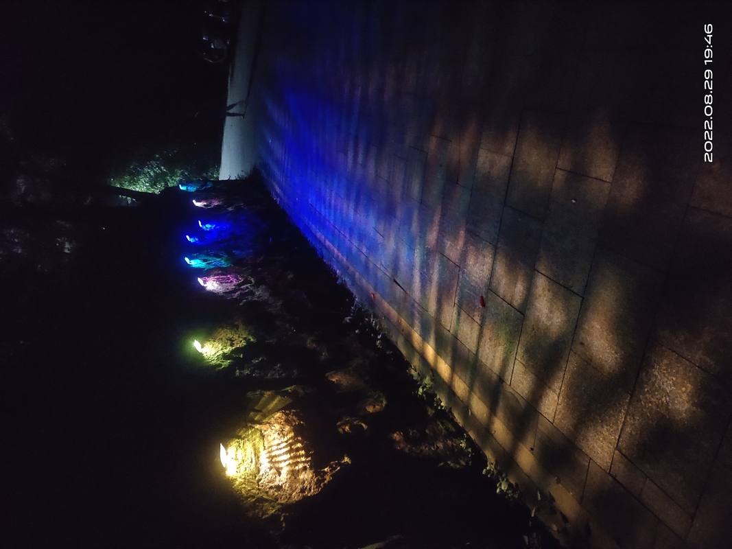 cerca decorativa LED 123 * 60 * 65m m del paisaje de la pared del RGB de la luz solar al aire libre del jardín 3.7V