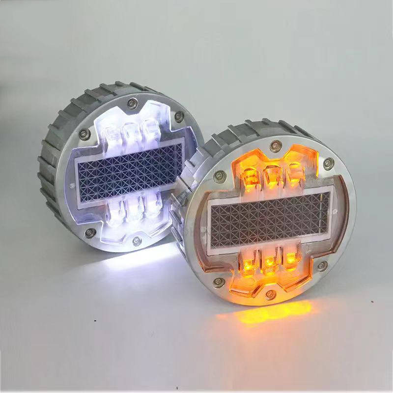 143 pernos prisioneros solares sólidos del camino de la prenda impermeable del tamaño IP68 la fundición de aluminio 1200mah para al aire libre