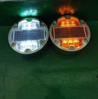 Puentes solares de carretera con una variedad de colores de luz LED para mejorar la visibilidad de la carretera