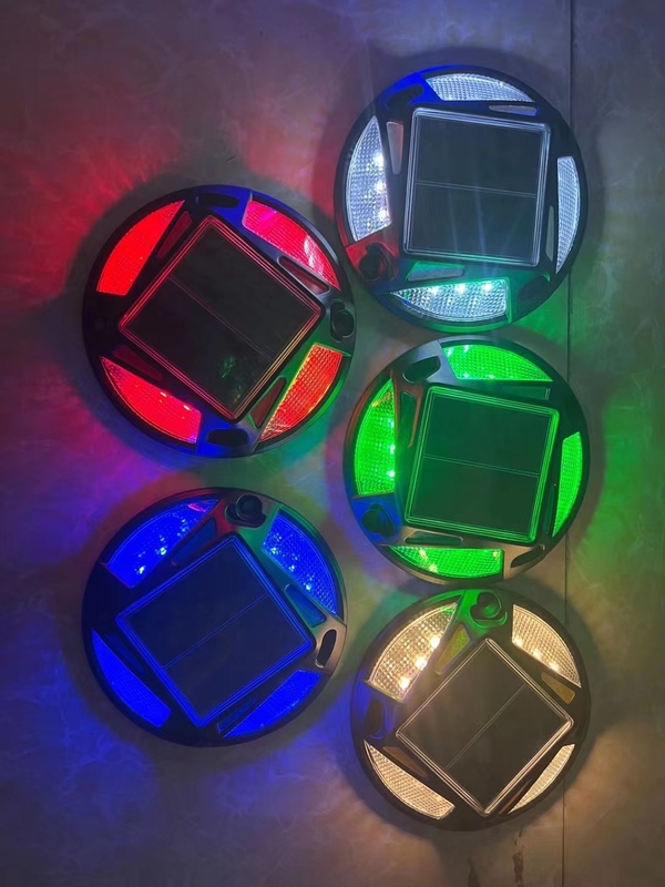 Multicolor exterior IP65 resistente al agua Energía solar RGB LED Iluminación de jardín Patio lámpara de patio