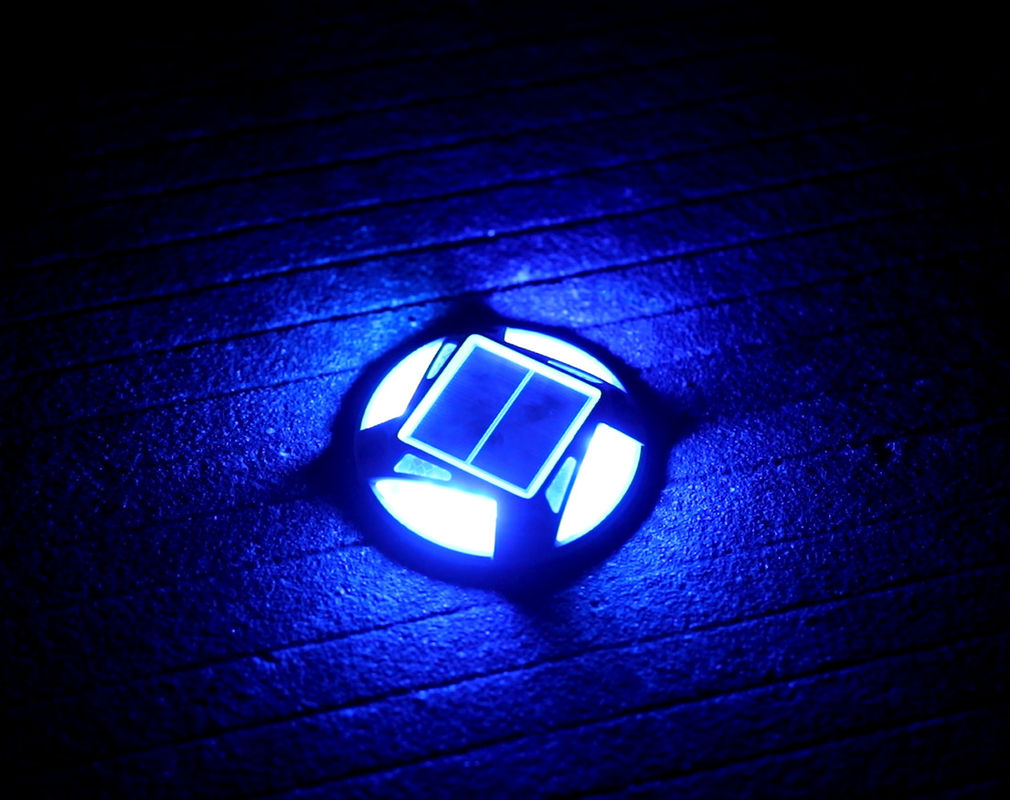 Multicolor exterior IP65 resistente al agua Energía solar RGB LED Iluminación de jardín Patio lámpara de patio