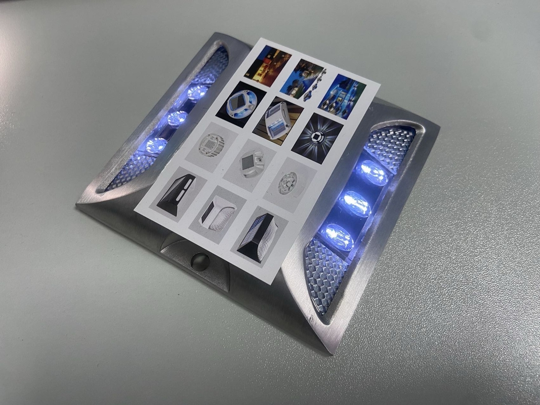 Rodillos de aluminio de aleación PC con energía solar con nivel de resistencia al agua IP68 y fuente de luz LED