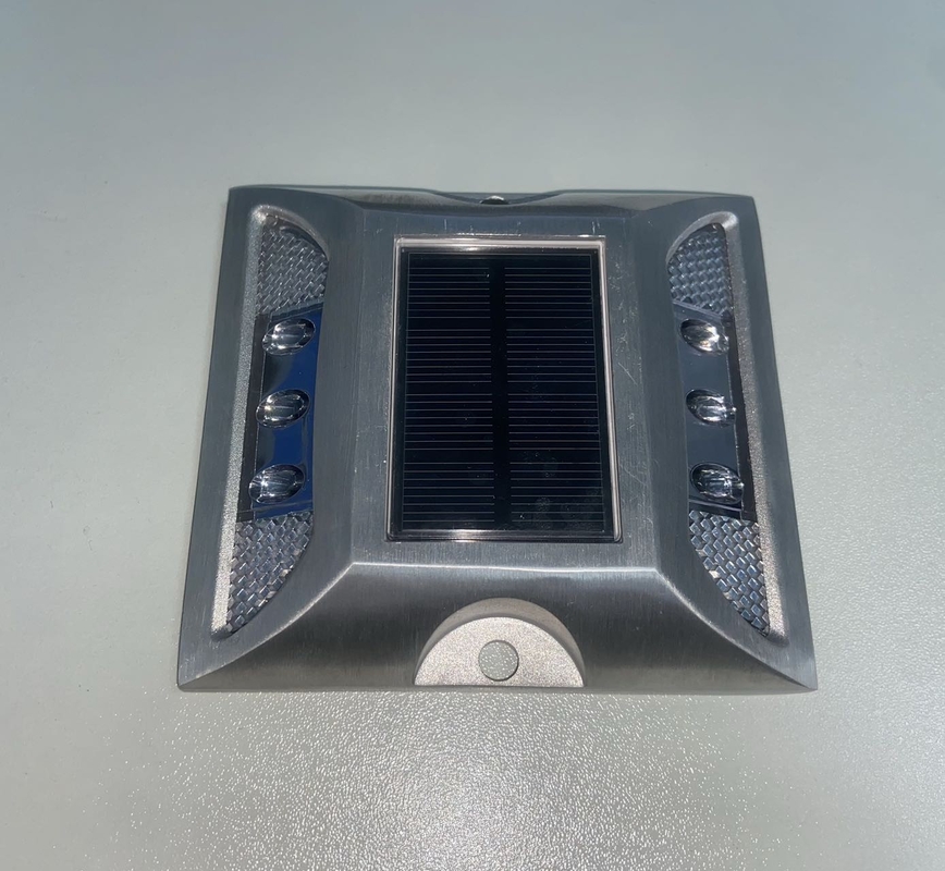 Rodillos de aluminio de aleación PC con energía solar con nivel de resistencia al agua IP68 y fuente de luz LED
