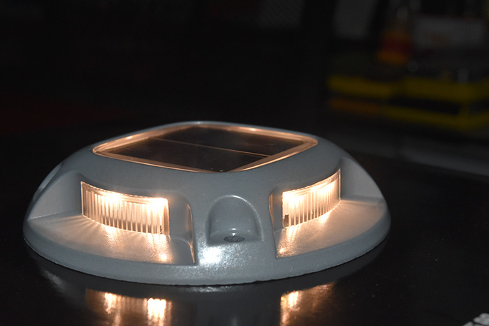 Energía solar 110 * 22MM luz iluminada de cubierta para el tiempo de trabajo de 20 horas