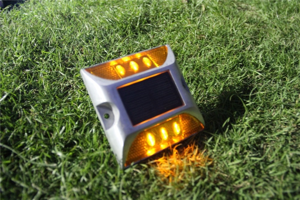 Marcadores de carreteras con energía solar para temperaturas extremas