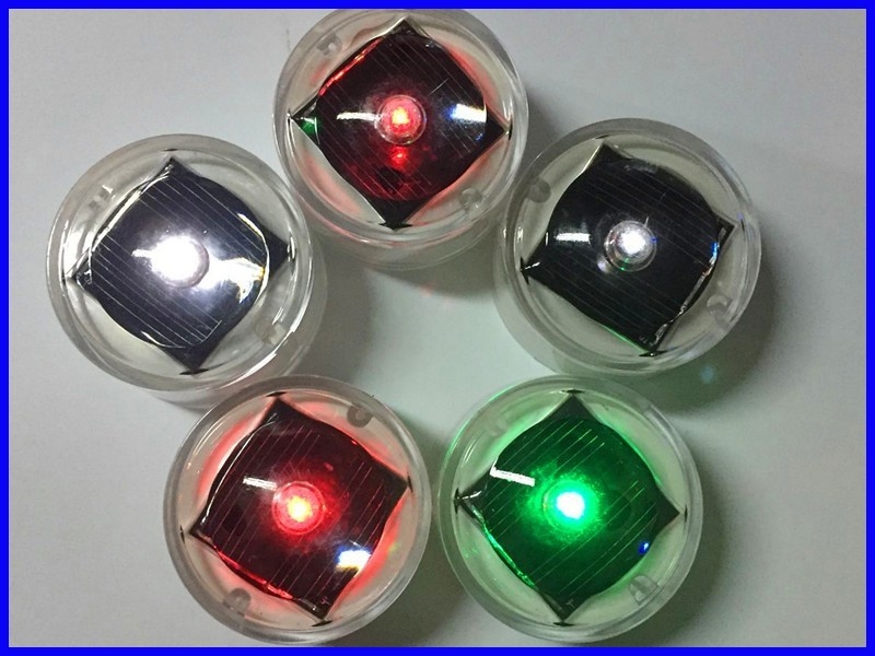 Rodillos solares subterráneos de aluminio redondo incrustado faro de luz LED marcadores de carretera