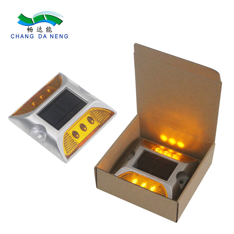 Temperatura de trabajo -20°C 60°C Rodillos solares para carreteras con resistencia al agua IP67 y larga vida útil ≥30000h