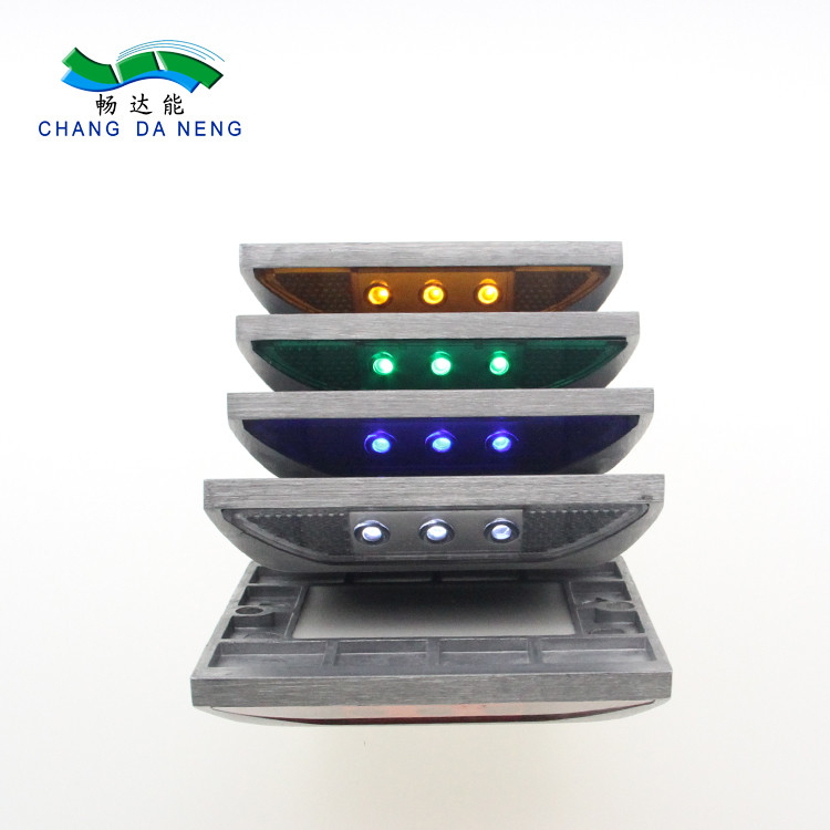 Temperatura de trabajo -20°C 60°C Rodillos solares para carreteras con resistencia al agua IP67 y larga vida útil ≥30000h