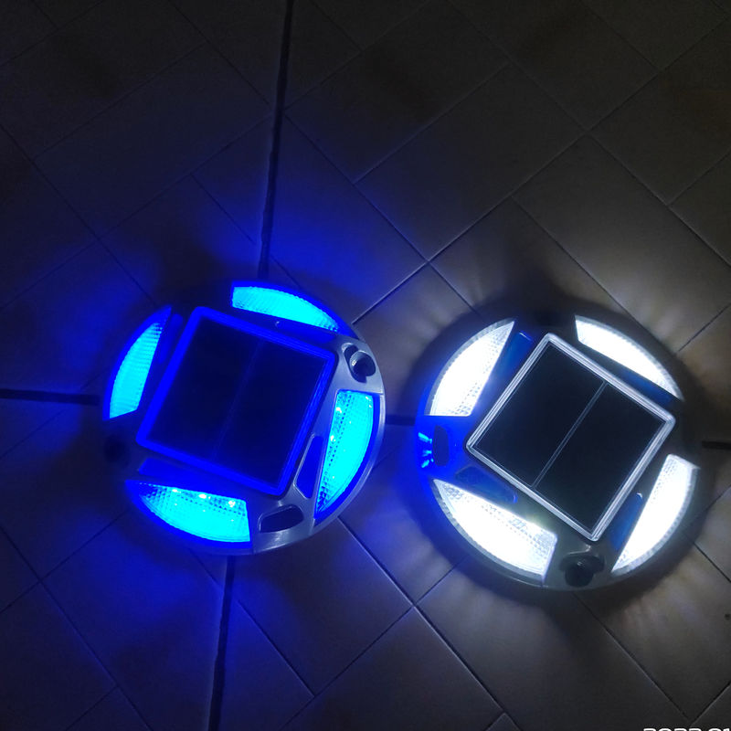 Baliza solar vial de color blanco cálido con 12 LEDs para la seguridad vial y la iluminación de entradas