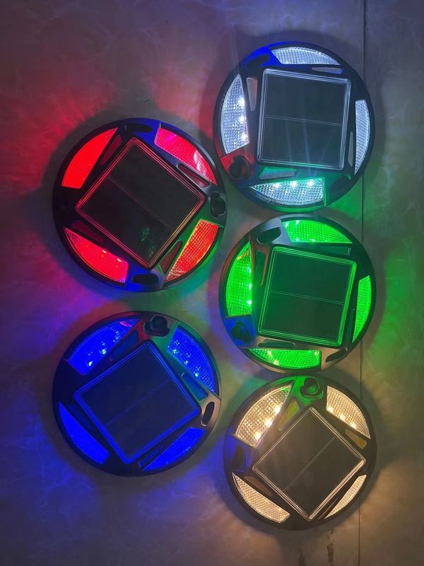 Baliza solar vial de color blanco cálido con 12 LEDs para la seguridad vial y la iluminación de entradas