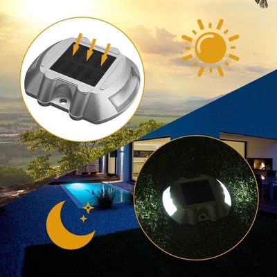 Luces solares de señalización de carreteras con visibilidad de 800 metros y capacidad de carga de más de 10 toneladas